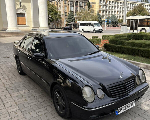 Черный Мерседес Е-Класс, объемом двигателя 3.2 л и пробегом 570 тыс. км за 4000 $, фото 1 на Automoto.ua