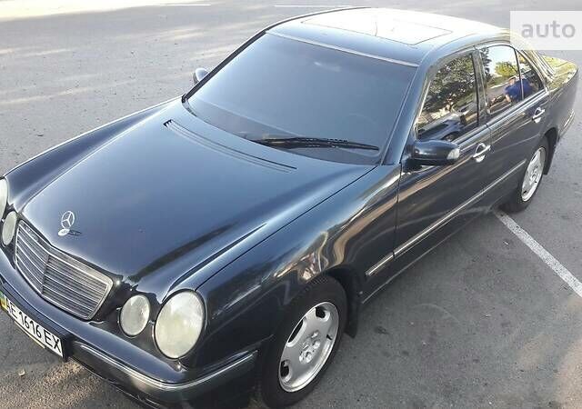 Чорний Мерседес Е-Клас, об'ємом двигуна 2.6 л та пробігом 290 тис. км за 5200 $, фото 1 на Automoto.ua