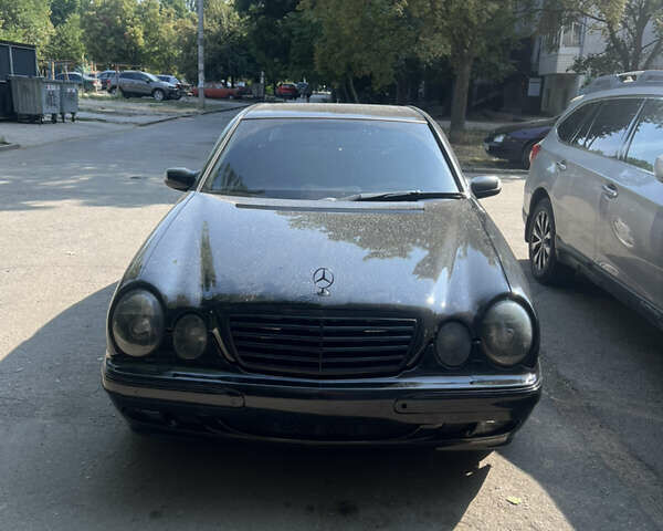 Черный Мерседес Е-Класс, объемом двигателя 4.3 л и пробегом 499 тыс. км за 6800 $, фото 1 на Automoto.ua