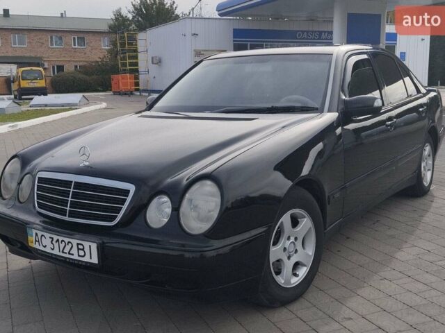 Черный Мерседес Е-Класс, объемом двигателя 2.4 л и пробегом 320 тыс. км за 4400 $, фото 1 на Automoto.ua