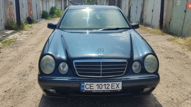 Чорний Мерседес Е-Клас, об'ємом двигуна 2 л та пробігом 235 тис. км за 3700 $, фото 1 на Automoto.ua