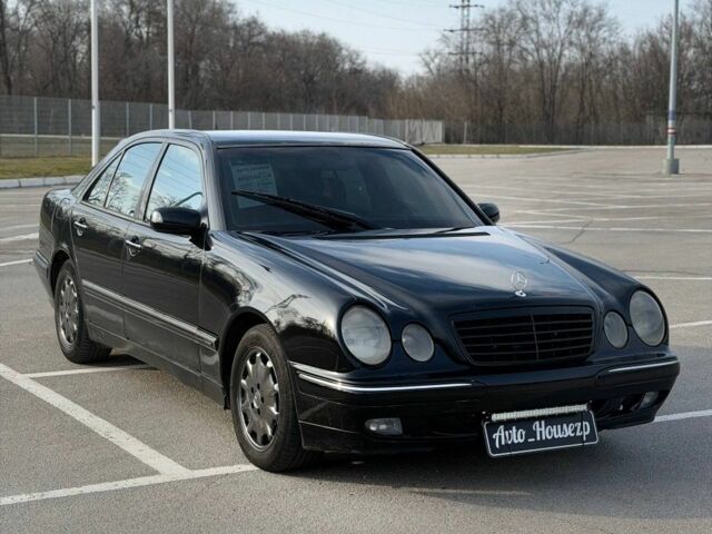 Чорний Мерседес Е-Клас, об'ємом двигуна 0 л та пробігом 500 тис. км за 3700 $, фото 1 на Automoto.ua
