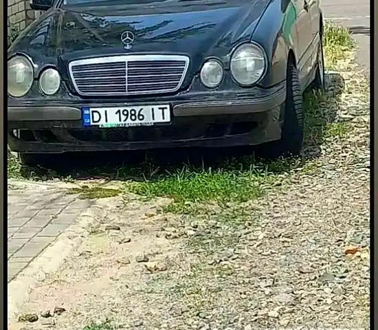 Черный Мерседес Е-Класс, объемом двигателя 2.7 л и пробегом 0 тыс. км за 1500 $, фото 1 на Automoto.ua