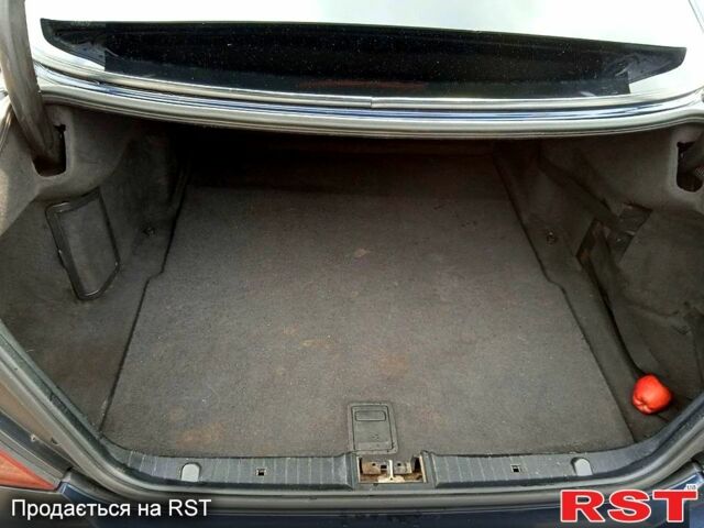 Черный Мерседес Е-Класс, объемом двигателя 2.1 л и пробегом 304 тыс. км за 6000 $, фото 1 на Automoto.ua