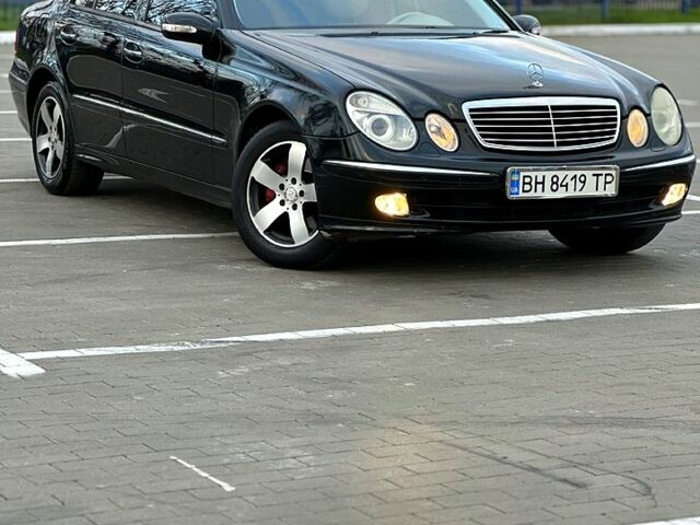 Черный Мерседес Е-Класс, объемом двигателя 3.2 л и пробегом 240 тыс. км за 4699 $, фото 1 на Automoto.ua