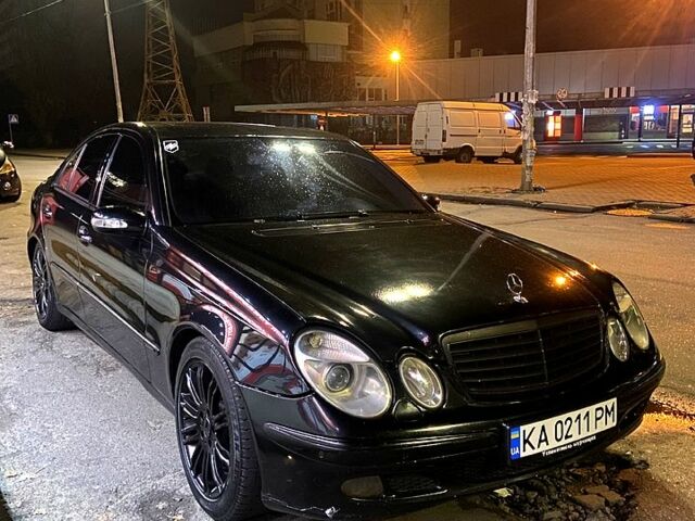 Черный Мерседес Е-Класс, объемом двигателя 3.2 л и пробегом 458 тыс. км за 5000 $, фото 1 на Automoto.ua