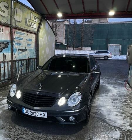 Черный Мерседес Е-Класс, объемом двигателя 3.2 л и пробегом 227 тыс. км за 7900 $, фото 1 на Automoto.ua