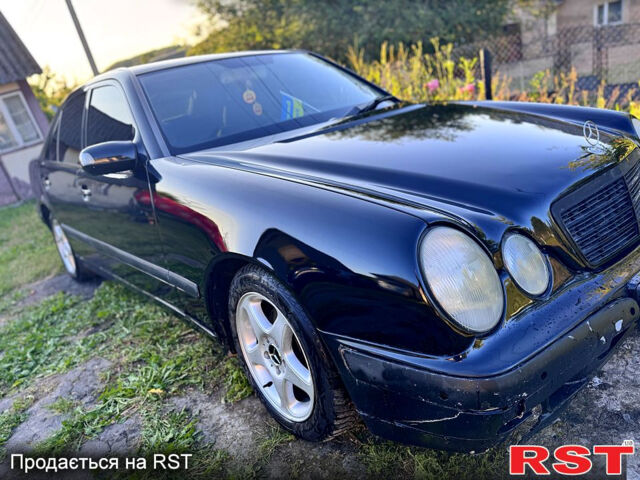 Черный Мерседес Е-Класс, объемом двигателя 2 л и пробегом 200 тыс. км за 4000 $, фото 1 на Automoto.ua