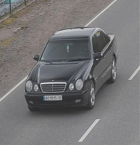 Чорний Мерседес Е-Клас, об'ємом двигуна 2 л та пробігом 263 тис. км за 5000 $, фото 1 на Automoto.ua