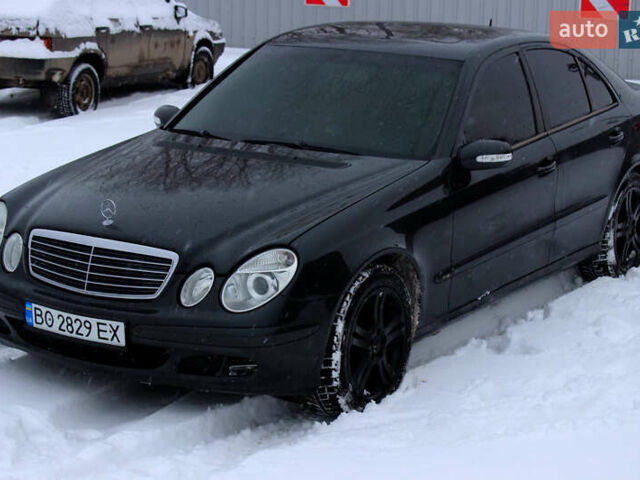 Черный Мерседес Е-Класс, объемом двигателя 3.2 л и пробегом 220 тыс. км за 6000 $, фото 1 на Automoto.ua