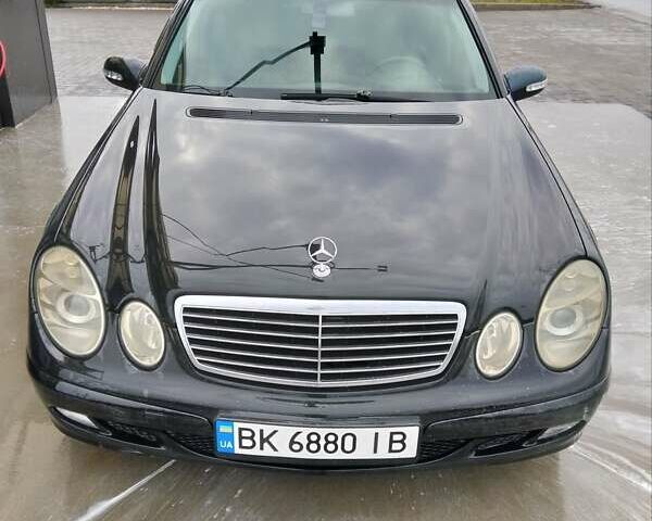 Черный Мерседес Е-Класс, объемом двигателя 1.8 л и пробегом 40 тыс. км за 5700 $, фото 1 на Automoto.ua
