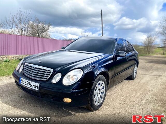 Черный Мерседес Е-Класс, объемом двигателя 2.1 л и пробегом 300 тыс. км за 6800 $, фото 1 на Automoto.ua