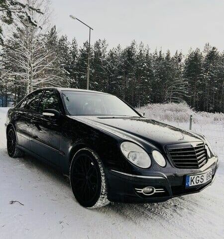 Черный Мерседес Е-Класс, объемом двигателя 0 л и пробегом 300 тыс. км за 1900 $, фото 1 на Automoto.ua