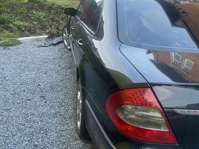 Чорний Мерседес Е-Клас, об'ємом двигуна 2.1 л та пробігом 350 тис. км за 3500 $, фото 1 на Automoto.ua