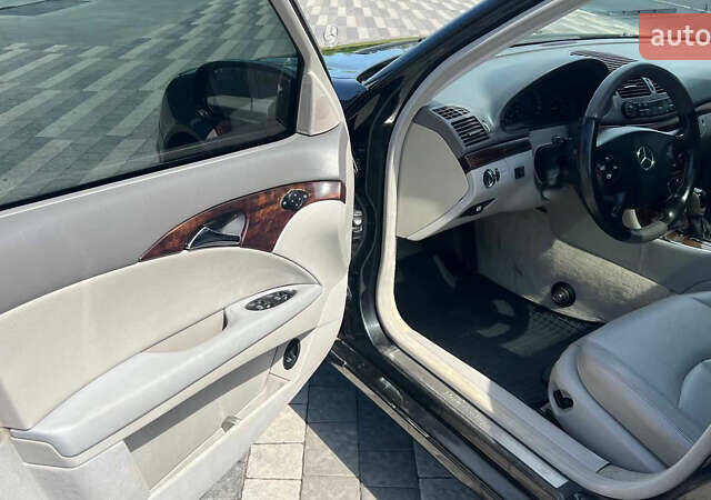 Черный Мерседес Е-Класс, объемом двигателя 1.8 л и пробегом 350 тыс. км за 6200 $, фото 1 на Automoto.ua