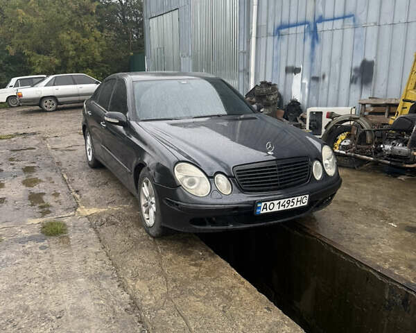 Черный Мерседес Е-Класс, объемом двигателя 2.2 л и пробегом 400 тыс. км за 4600 $, фото 1 на Automoto.ua