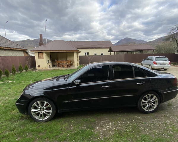 Черный Мерседес Е-Класс, объемом двигателя 2.15 л и пробегом 310 тыс. км за 5750 $, фото 1 на Automoto.ua