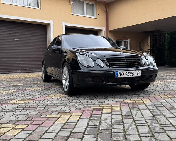 Черный Мерседес Е-Класс, объемом двигателя 3.2 л и пробегом 375 тыс. км за 8000 $, фото 1 на Automoto.ua
