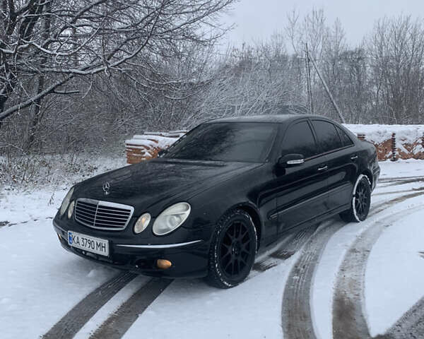 Черный Мерседес Е-Класс, объемом двигателя 2.2 л и пробегом 527 тыс. км за 4999 $, фото 1 на Automoto.ua