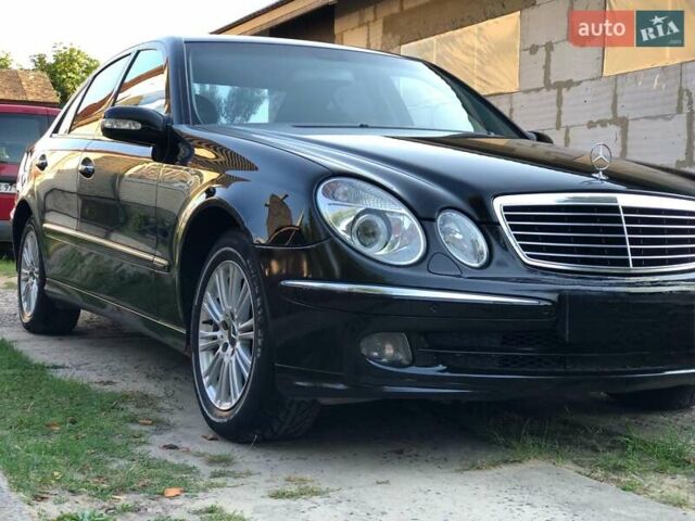 Чорний Мерседес Е-Клас, об'ємом двигуна 3.2 л та пробігом 300 тис. км за 6950 $, фото 1 на Automoto.ua