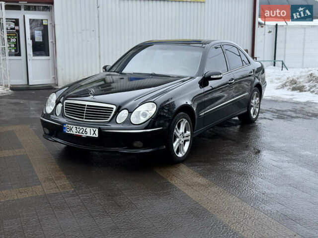 Черный Мерседес Е-Класс, объемом двигателя 4 л и пробегом 327 тыс. км за 5850 $, фото 1 на Automoto.ua