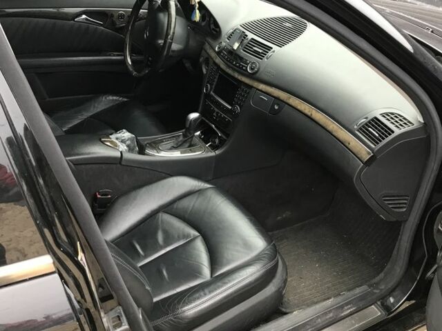 Черный Мерседес Е-Класс, объемом двигателя 3.2 л и пробегом 162 тыс. км за 7500 $, фото 1 на Automoto.ua