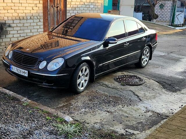 Черный Мерседес Е-Класс, объемом двигателя 3.2 л и пробегом 35500 тыс. км за 6000 $, фото 1 на Automoto.ua
