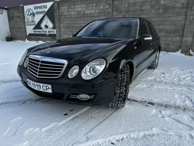 Чорний Мерседес Е-Клас, об'ємом двигуна 3.2 л та пробігом 500 тис. км за 6900 $, фото 1 на Automoto.ua