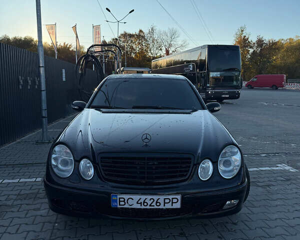 Черный Мерседес Е-Класс, объемом двигателя 3.2 л и пробегом 320 тыс. км за 5600 $, фото 1 на Automoto.ua