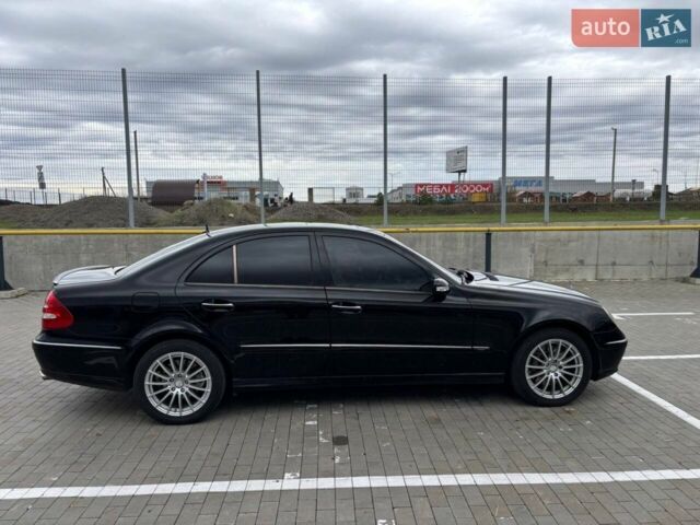 Чорний Мерседес Е-Клас, об'ємом двигуна 4.97 л та пробігом 355 тис. км за 9000 $, фото 1 на Automoto.ua