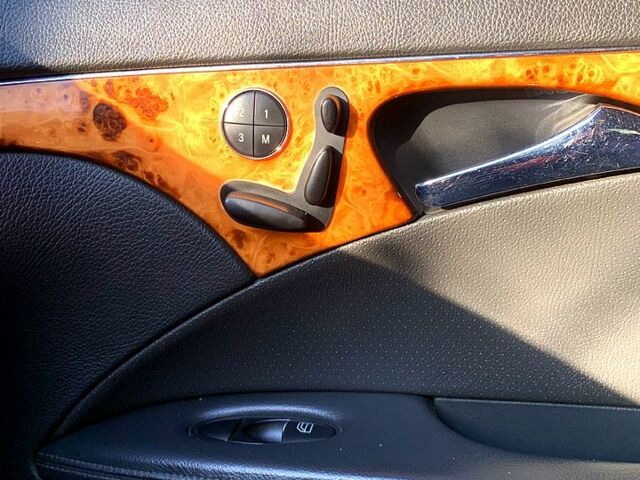 Черный Мерседес Е-Класс, объемом двигателя 2.1 л и пробегом 0 тыс. км за 5900 $, фото 1 на Automoto.ua