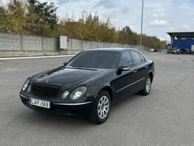 Черный Мерседес Е-Класс, объемом двигателя 3.2 л и пробегом 412 тыс. км за 2300 $, фото 1 на Automoto.ua