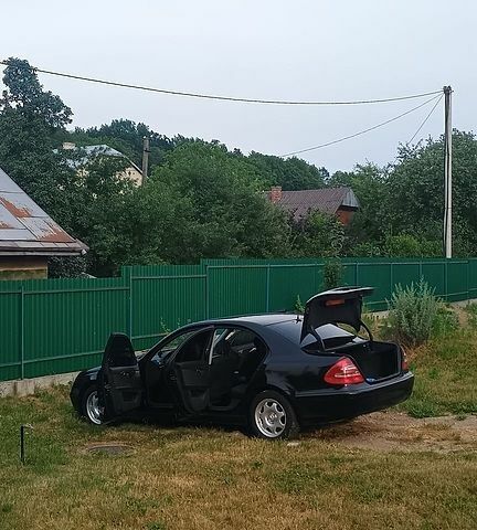 Чорний Мерседес Е-Клас, об'ємом двигуна 1.8 л та пробігом 240 тис. км за 5000 $, фото 1 на Automoto.ua