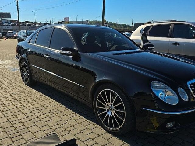 Черный Мерседес Е-Класс, объемом двигателя 3.2 л и пробегом 350 тыс. км за 7400 $, фото 1 на Automoto.ua