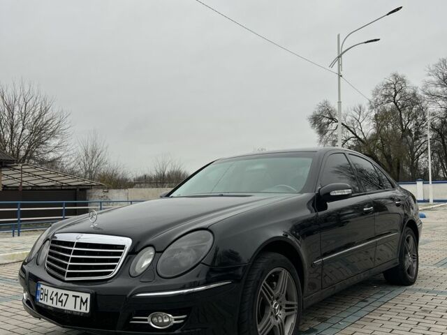 Черный Мерседес Е-Класс, объемом двигателя 3.2 л и пробегом 320 тыс. км за 5700 $, фото 1 на Automoto.ua