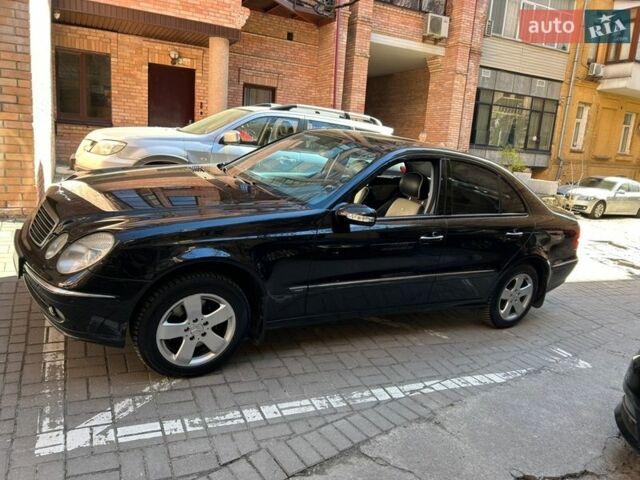 Черный Мерседес Е-Класс, объемом двигателя 3.5 л и пробегом 300 тыс. км за 10000 $, фото 1 на Automoto.ua