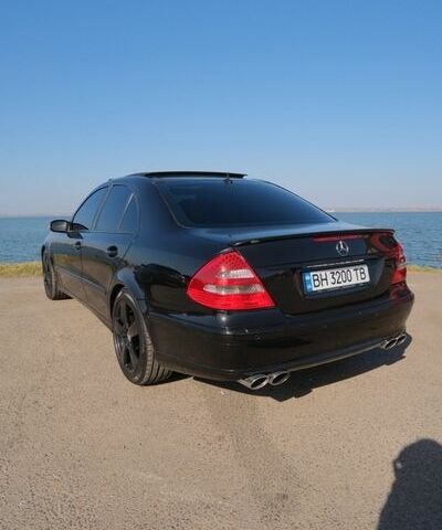 Черный Мерседес Е-Класс, объемом двигателя 3.5 л и пробегом 270 тыс. км за 8200 $, фото 1 на Automoto.ua