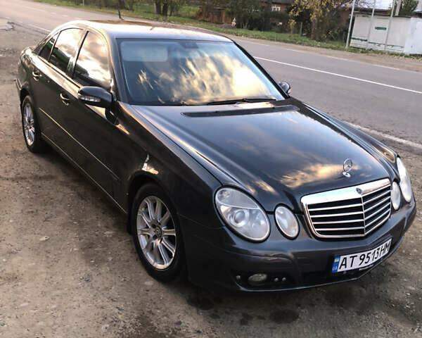 Мерседес Е-Класс 2005 в Косове на Automoto.ua Черный Мерседес Е-Класс, объемом двигателя 2.15 л и пробегом 325 тыс. км за 5500 $, фото 1 на Automoto.ua