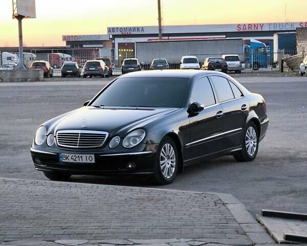 Черный Мерседес Е-Класс, объемом двигателя 3.2 л и пробегом 320 тыс. км за 6800 $, фото 1 на Automoto.ua