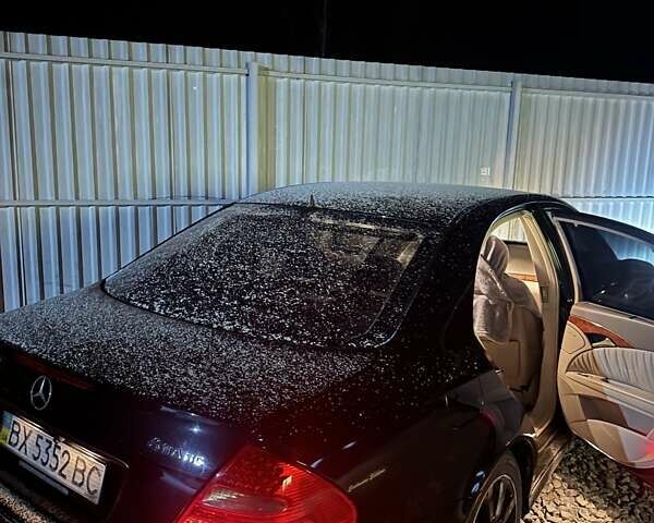 Черный Мерседес Е-Класс, объемом двигателя 3.5 л и пробегом 300 тыс. км за 6500 $, фото 1 на Automoto.ua