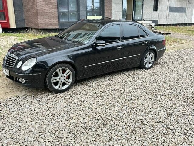 Чорний Мерседес Е-Клас, об'ємом двигуна 3 л та пробігом 500 тис. км за 6500 $, фото 1 на Automoto.ua