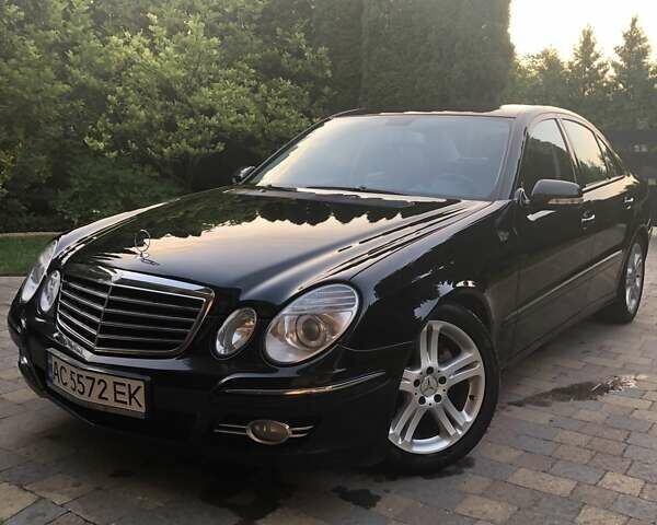Черный Мерседес Е-Класс, объемом двигателя 1.8 л и пробегом 205 тыс. км за 9999 $, фото 1 на Automoto.ua