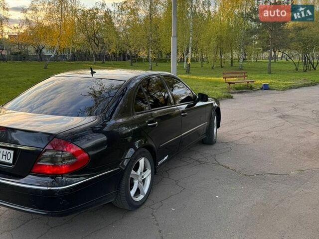 Черный Мерседес Е-Класс, объемом двигателя 2.2 л и пробегом 350 тыс. км за 8500 $, фото 1 на Automoto.ua