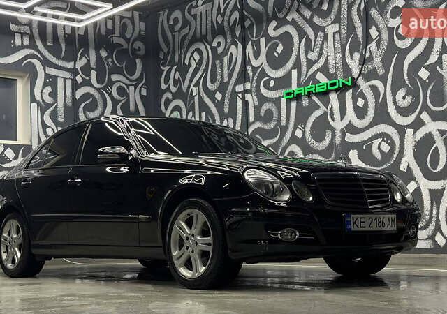 Чорний Мерседес Е-Клас, об'ємом двигуна 5.46 л та пробігом 356 тис. км за 28000 $, фото 1 на Automoto.ua