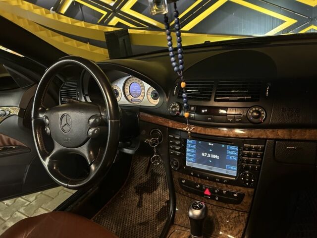 Черный Мерседес Е-Класс, объемом двигателя 3 л и пробегом 300 тыс. км за 9400 $, фото 1 на Automoto.ua