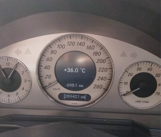 Чорний Мерседес Е-Клас, об'ємом двигуна 3 л та пробігом 290 тис. км за 10000 $, фото 1 на Automoto.ua