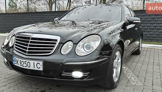 Черный Мерседес Е-Класс, объемом двигателя 2.2 л и пробегом 325 тыс. км за 9900 $, фото 1 на Automoto.ua