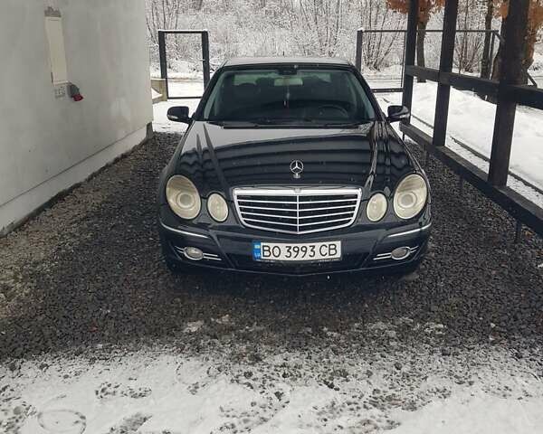 Черный Мерседес Е-Класс, объемом двигателя 1.8 л и пробегом 252 тыс. км за 9000 $, фото 1 на Automoto.ua