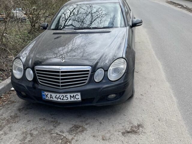Черный Мерседес Е-Класс, объемом двигателя 2.1 л и пробегом 429 тыс. км за 5300 $, фото 1 на Automoto.ua