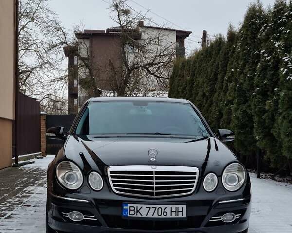 Черный Мерседес Е-Класс, объемом двигателя 2.99 л и пробегом 333 тыс. км за 11599 $, фото 1 на Automoto.ua